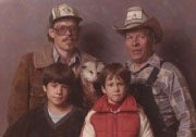 AwkwardFamilyPhotos.com: Click for full-size image.